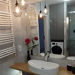 Everysky - Izerska 8 * شكلارسكا بوريبا